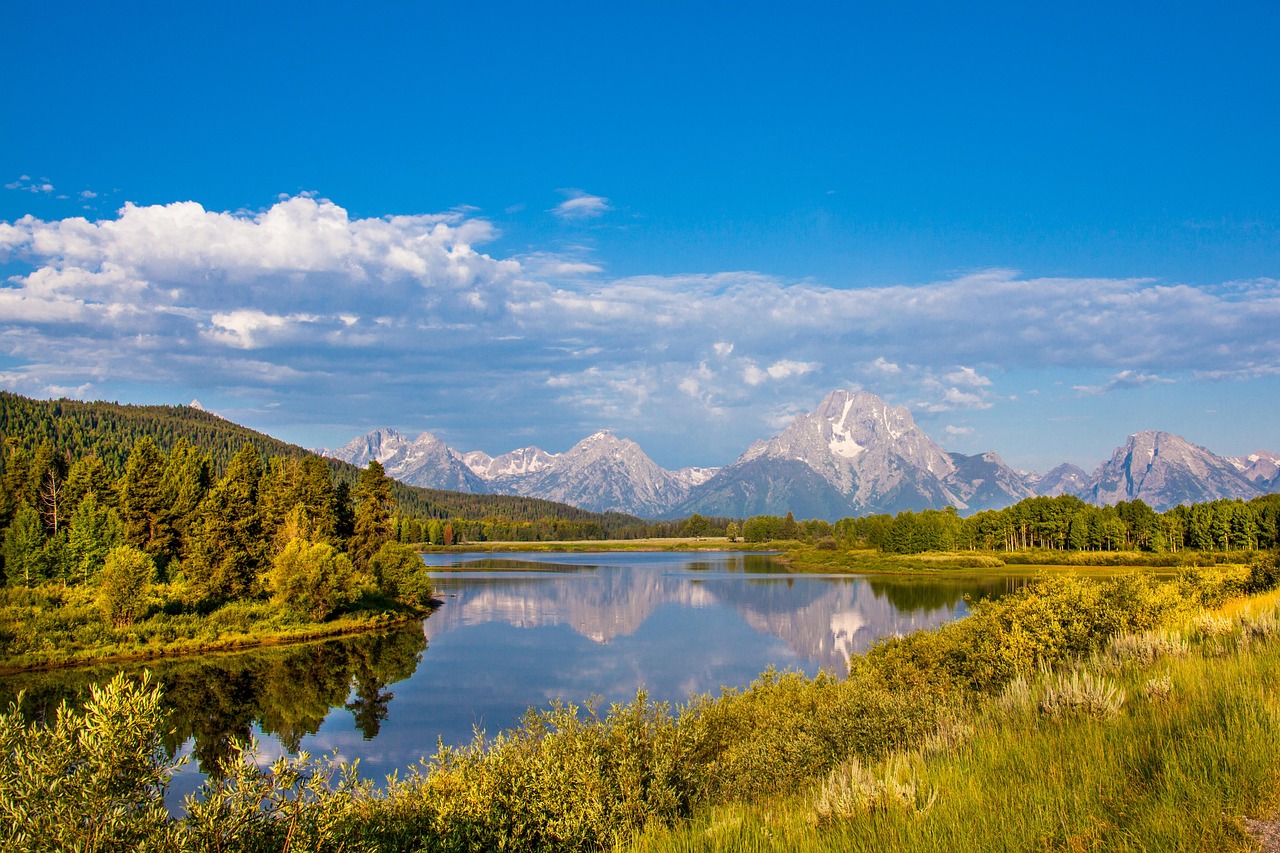 Yellowstone vs Grand Teton — Which National Park Should You Visit?